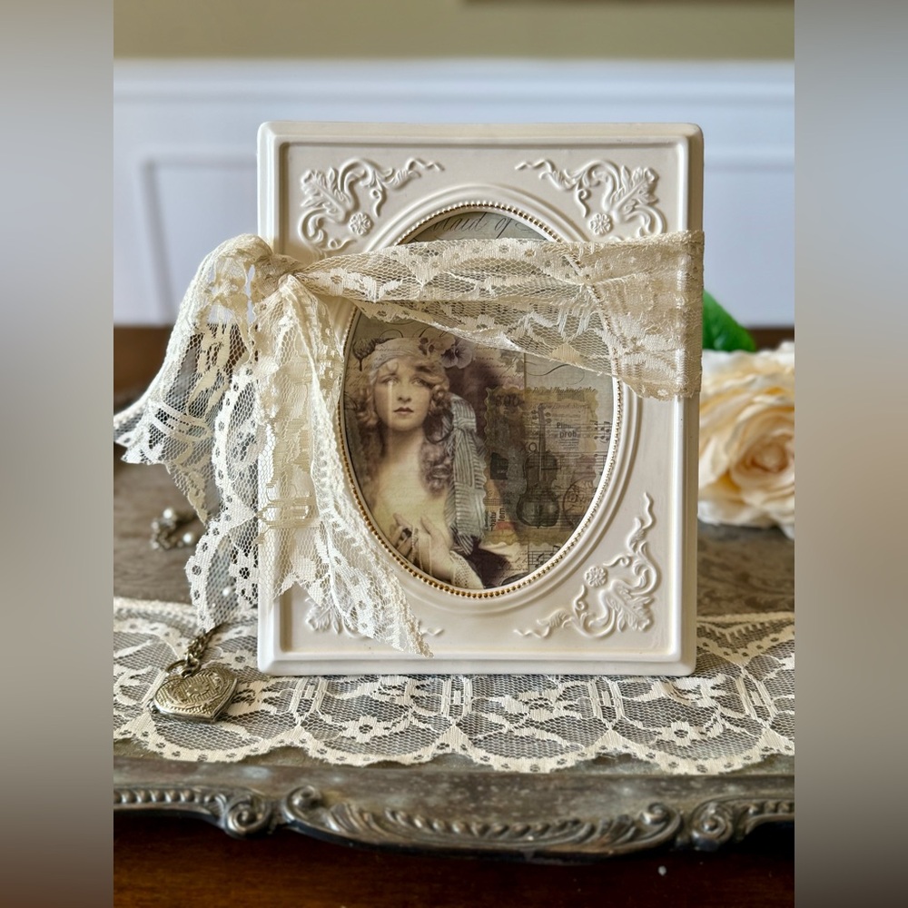 Victorian Style Vintage Picture Frame: Romantic, Shabby Chic, Wedding